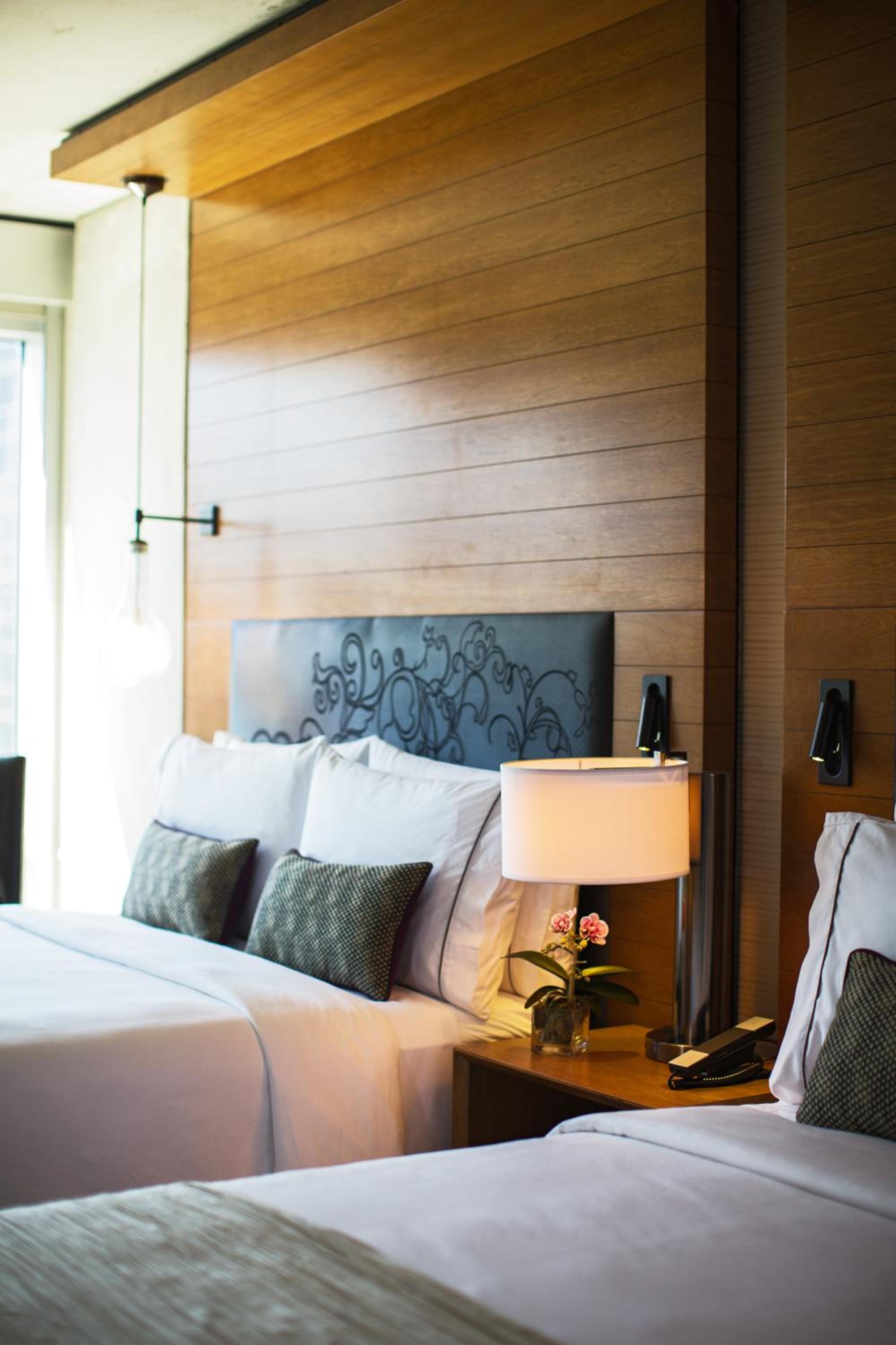 Room, Queen Bed, City View