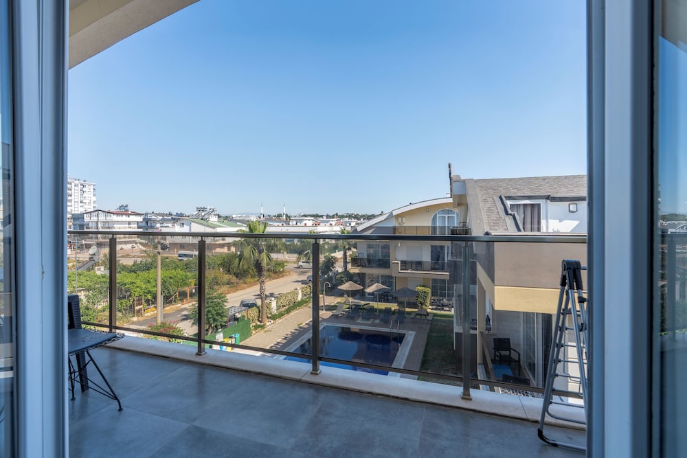 Lara Beach Homes 4/50