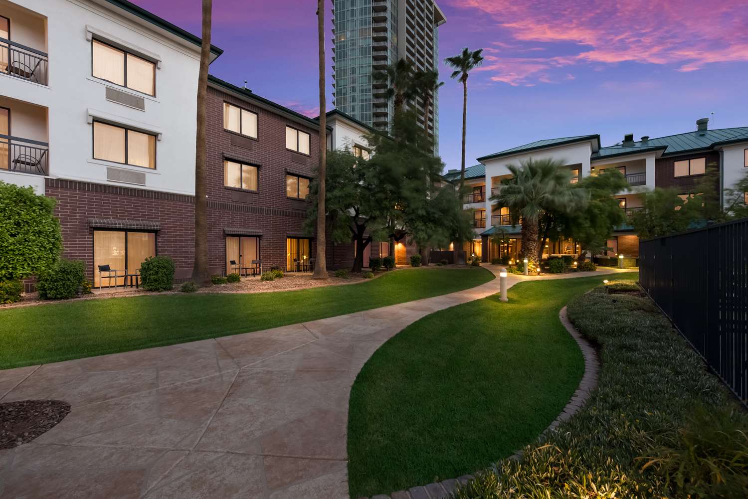 Sonesta Select Tempe Downtown 20/26