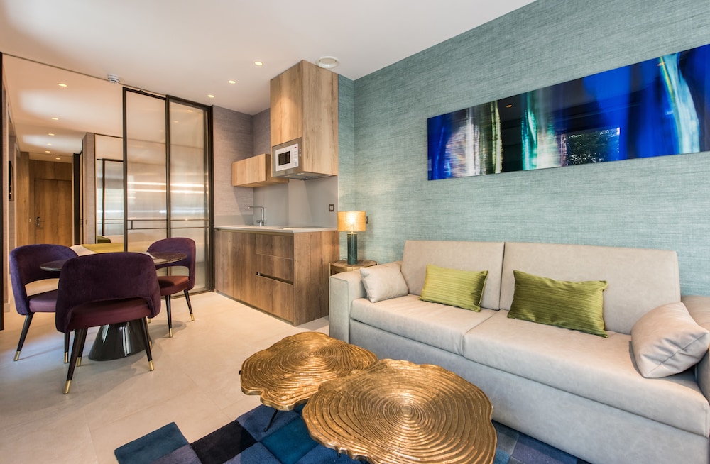 The Garden Suites 16/42