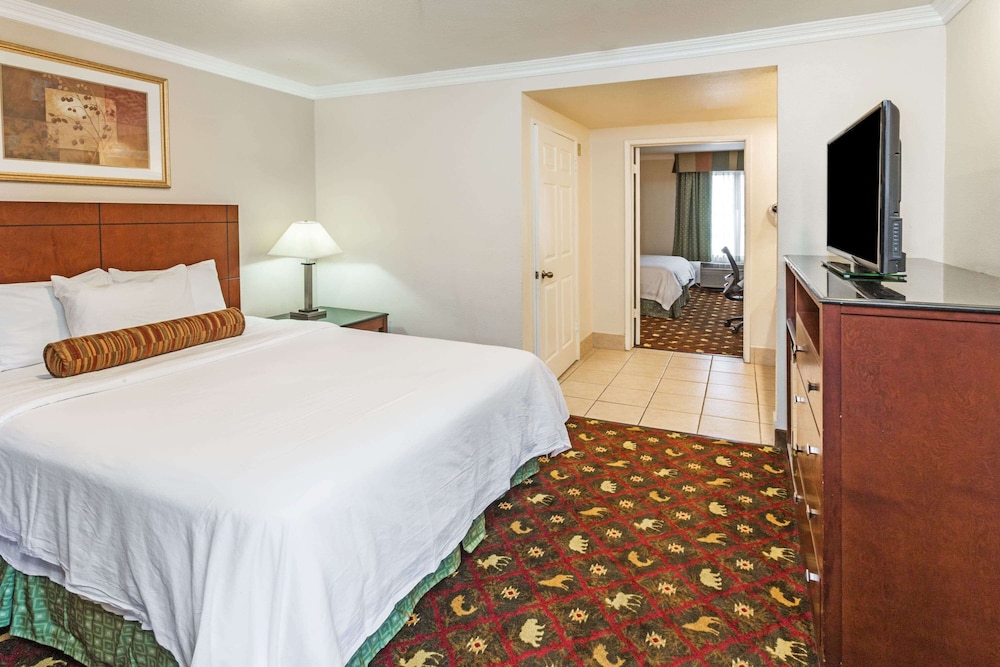 Howard Johnson by Wyndham Pasadena 21/52