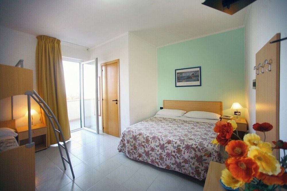 ROOM, QUADRUPLE, SEA VIEW