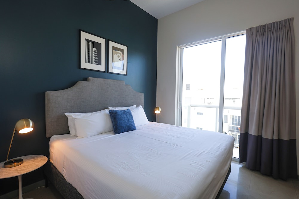 Roami at Habitat Brickell 20/50