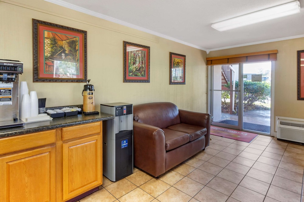 Motel6 Summerville, SC – Charleston 29/39