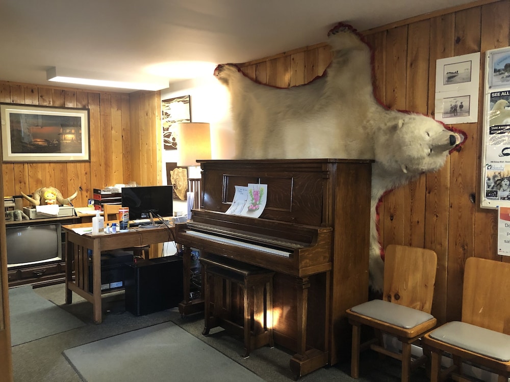 IceBerg Inn 12/25