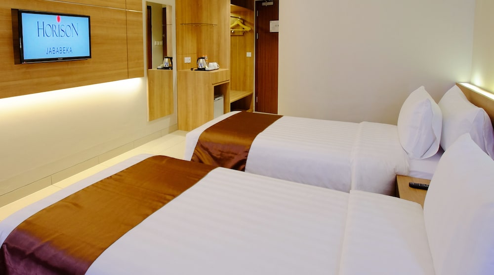 Sunday Hotel Antero Jababek 15/70