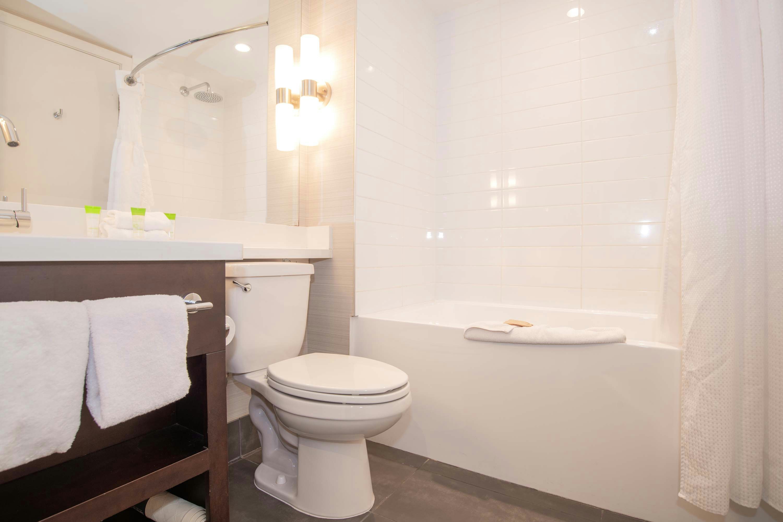 غرفة قياسية بسريرين كوين، Sandman Hotel Abbotsford Airport 4/4