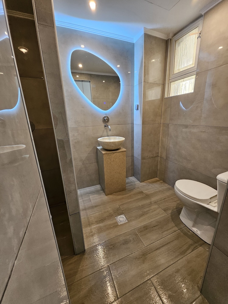 Maroula Blue Studios And Suites 43/70