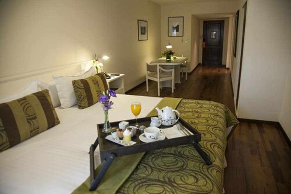 Feirs Park Hotel 10/40