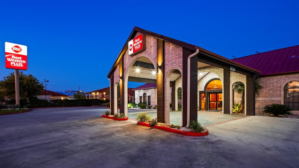 SureStay Plus by Best Western San Antonio Fiesta Inn 7/38