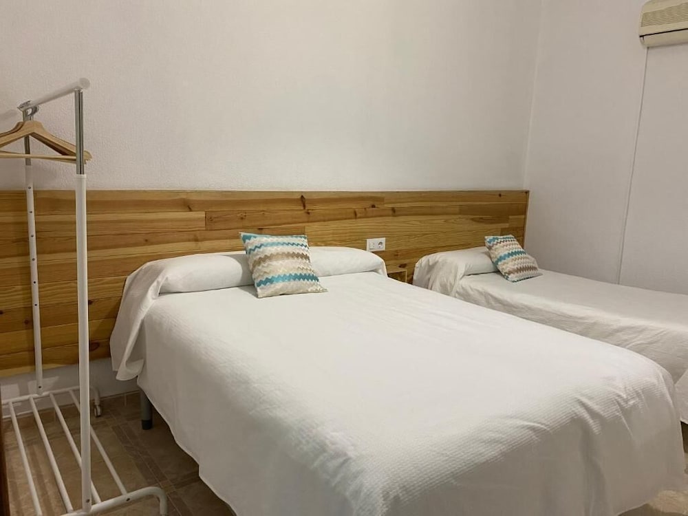 ROOM, TRIPLE