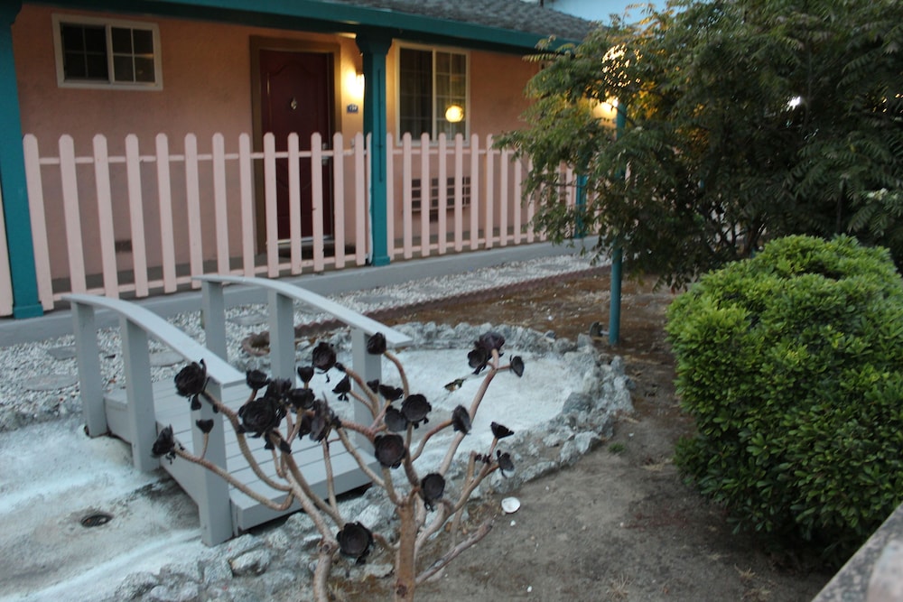 Riverside Inn & Suites Santa Cruz 41/56