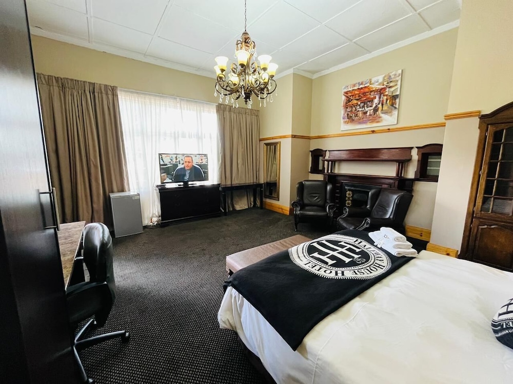 Halfway House Hotel 10/50