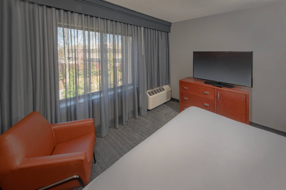 Courtyard By Marriott Frederick 24/34