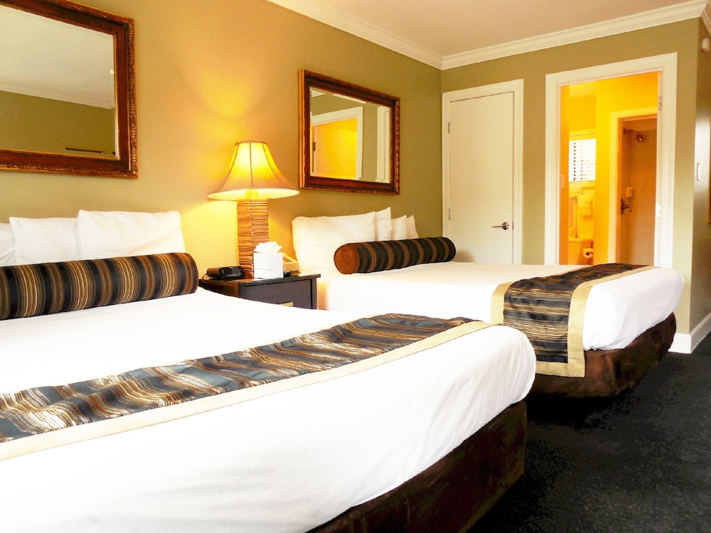Sea Breeze Inn And Cottages 19/75