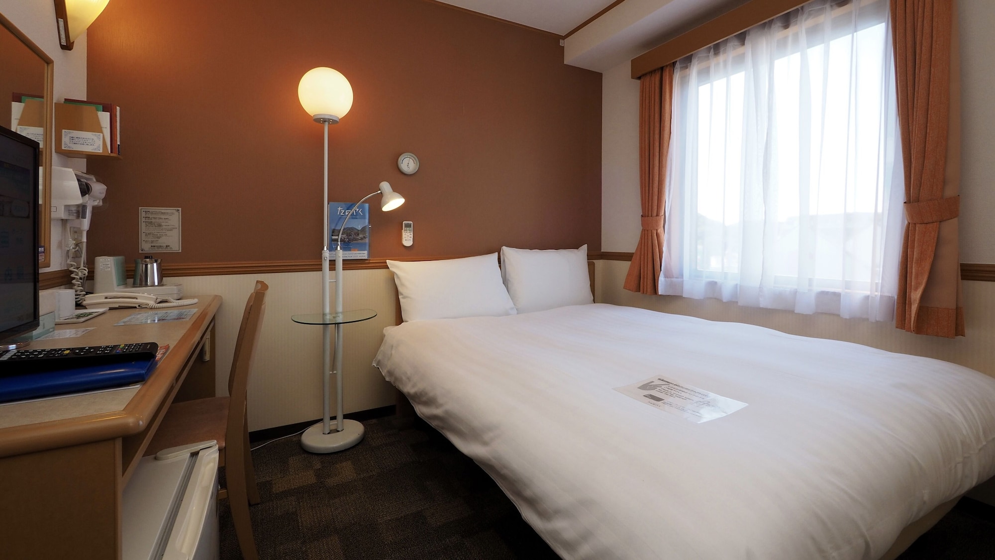 ECONOMY, DOUBLE BED, SMOKING