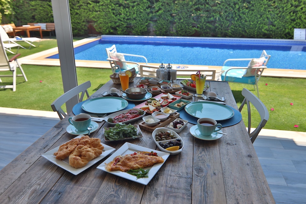 Alacaat Hotel 32/50