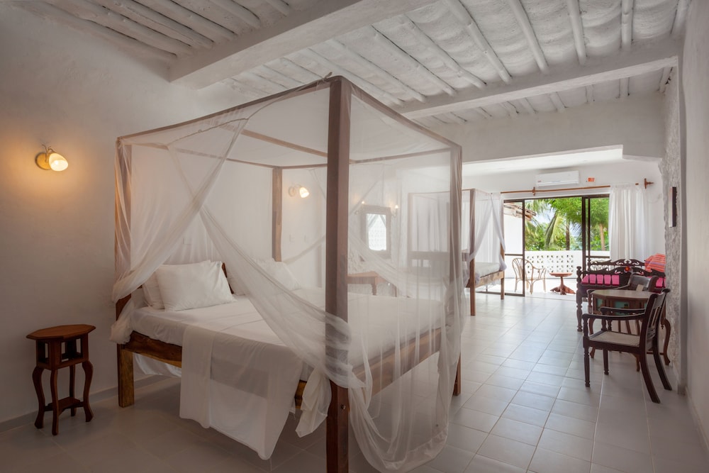Blue Marlin Beach Hotel 18/50