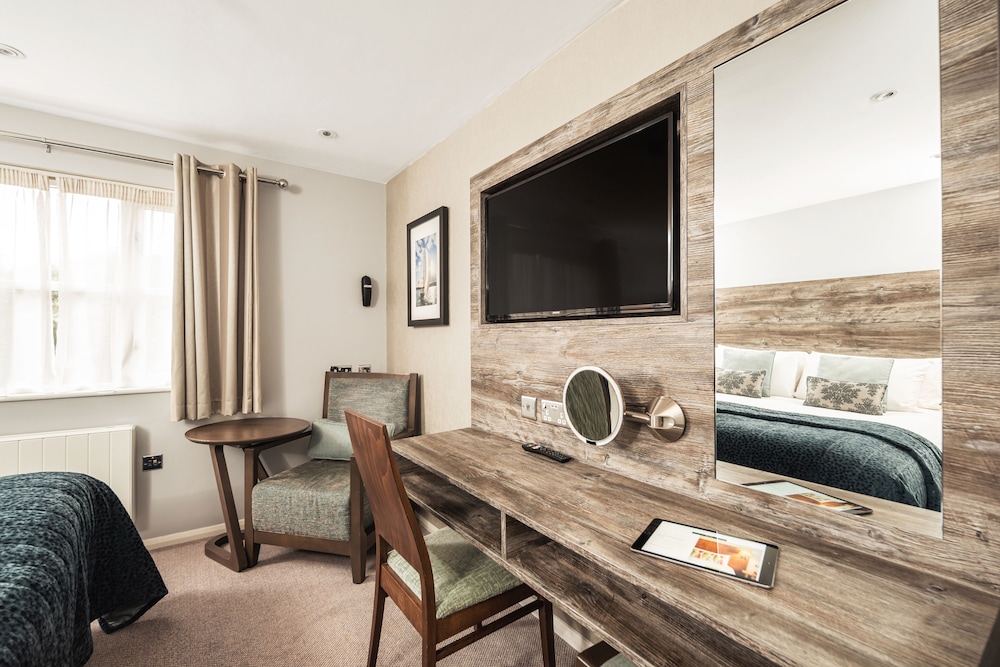 The Waterfront Hotel Spa & Golf 18/38