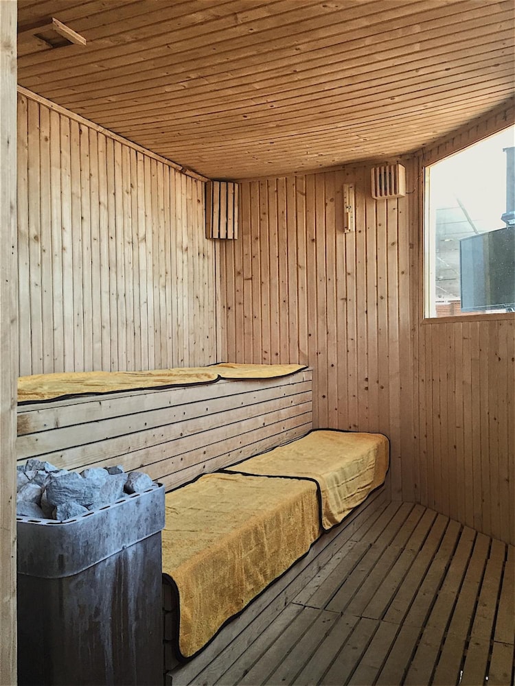 Sakura Hotel 3 26/56