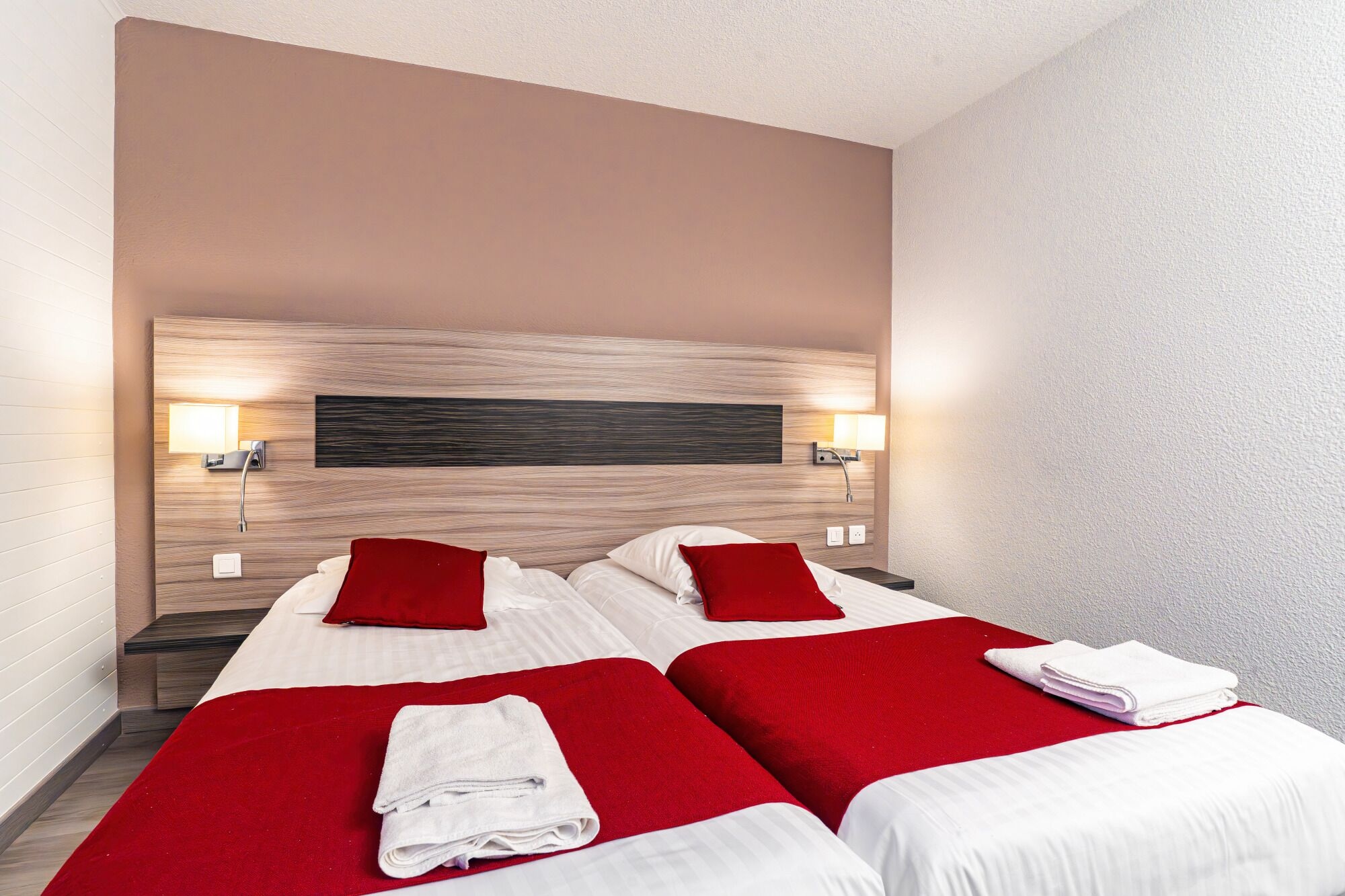 ROOM, TWIN BEDS