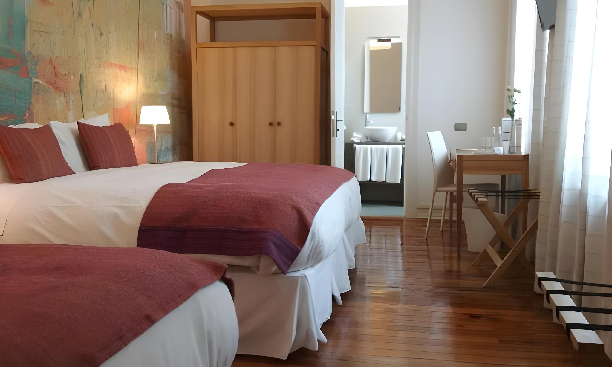 ROOM, TRIPLE