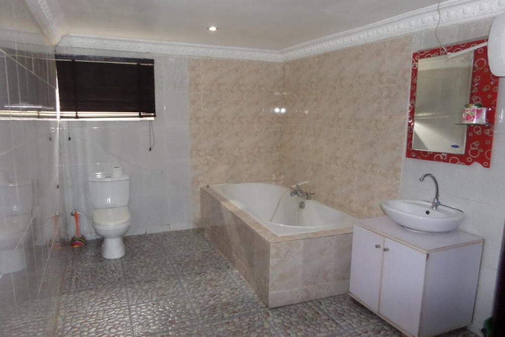 EXECUTIVE, SUITE, QUEEN BED