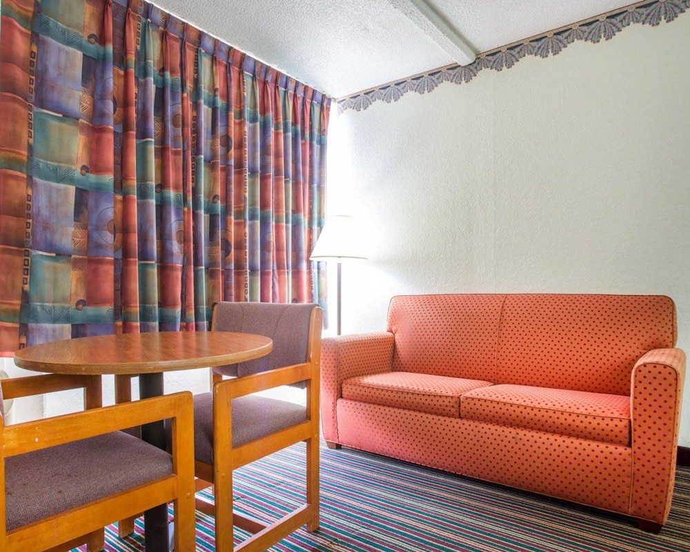 Rodeway Inn Stone Mountain 36/64