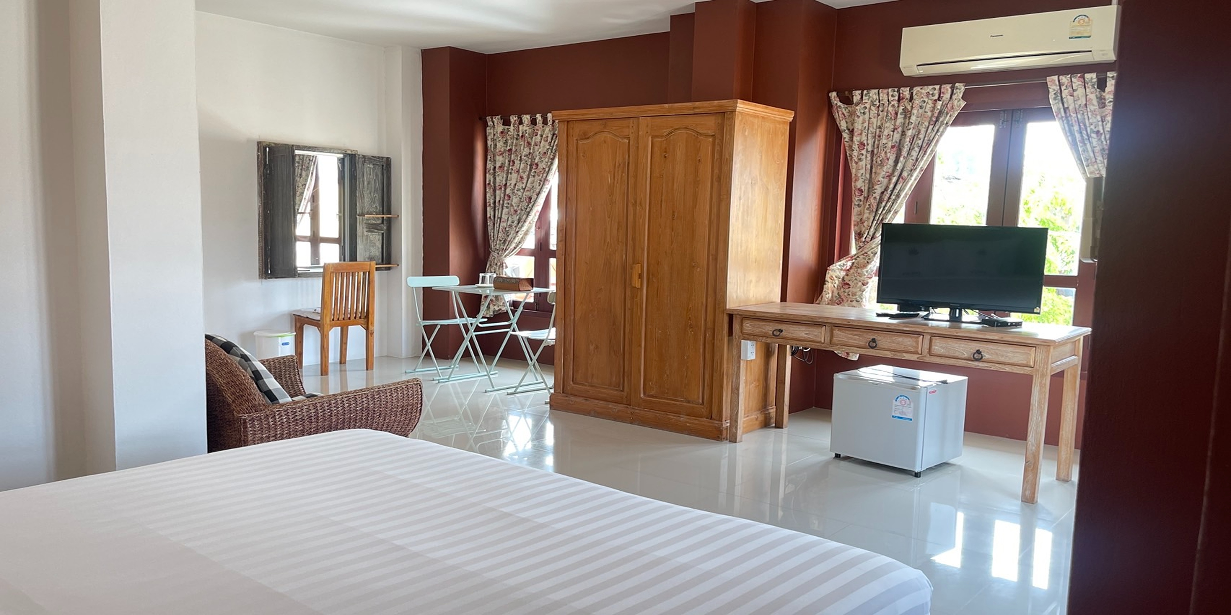 جناح، Yellow Tique Hotel 3/10