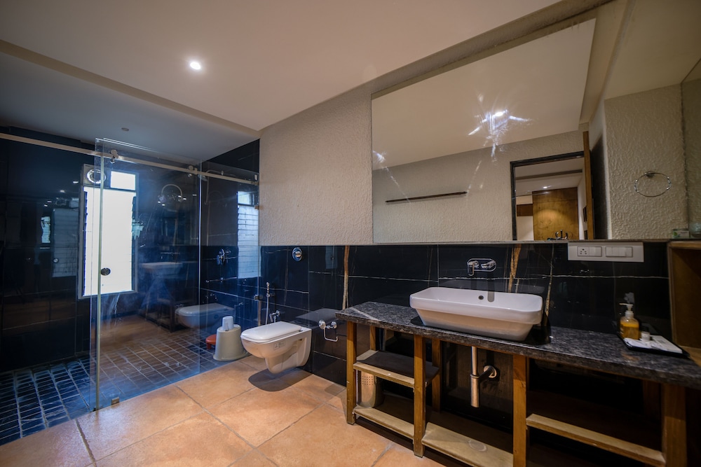HOTEL PRESIDENT COTTAGE 43/43