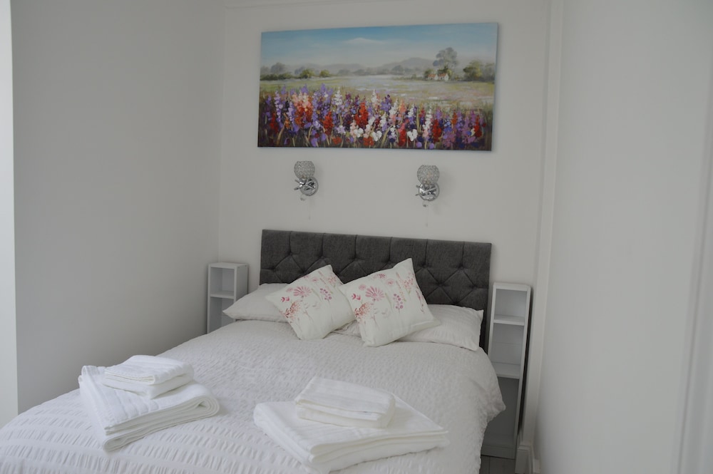Holly Lodge Guest House 29/69