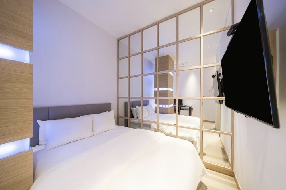 Suwon Station Myeongjak Hotel 10/57