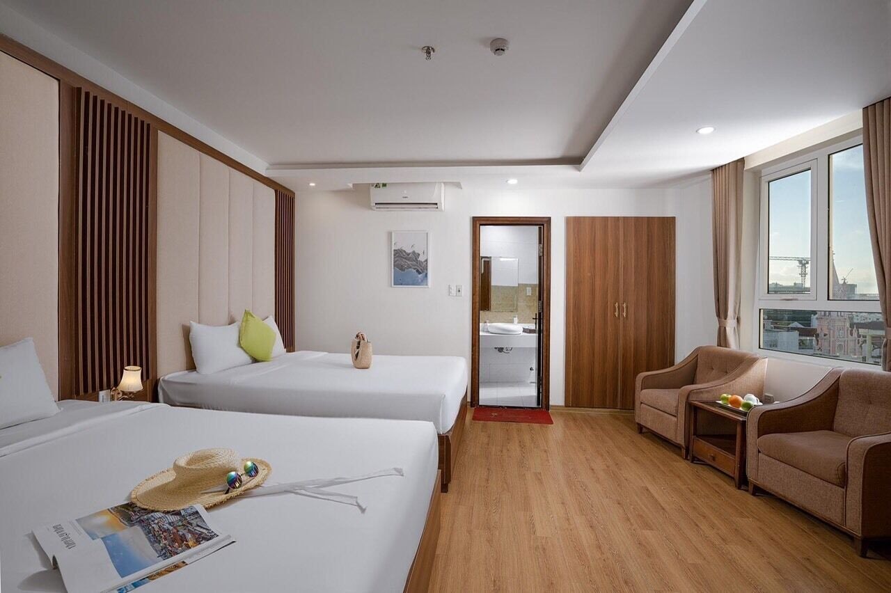 ROOM, TRIPLE