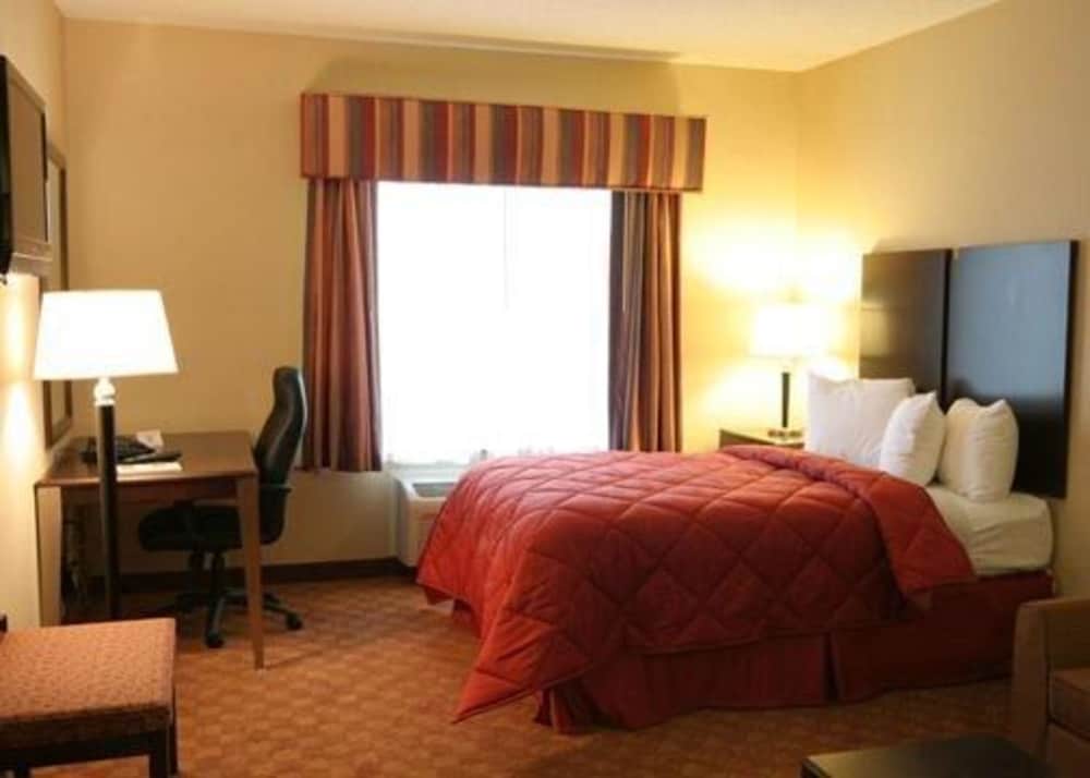 Comfort Inn & Suites Saratoga Springs 13/24