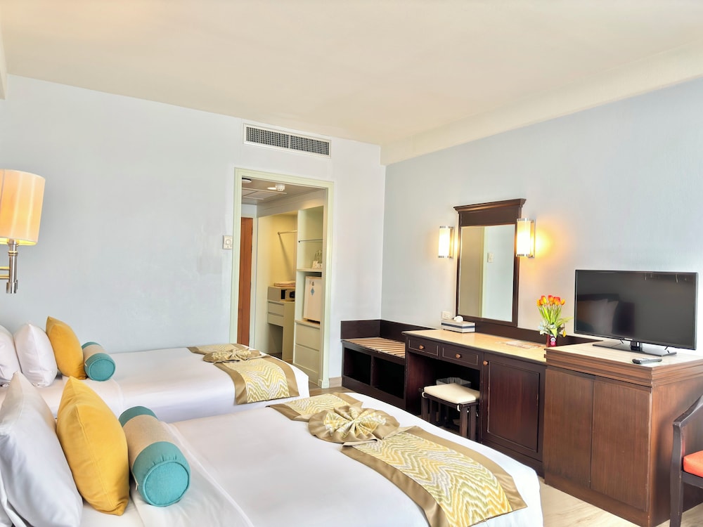 PHUKET MERLIN HOTEL 25/67