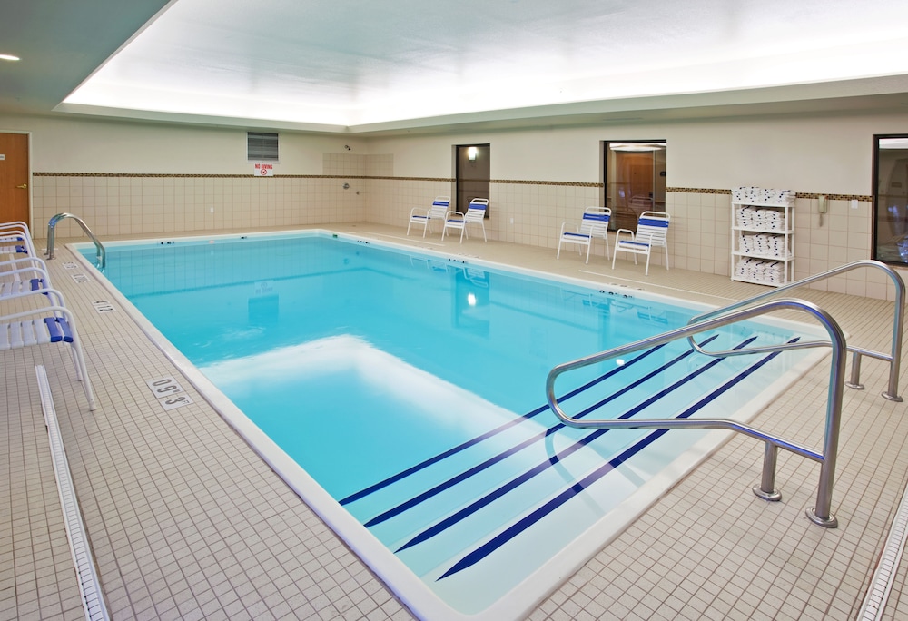 Holiday Inn Express Hotel and Suites Chesterfield - Selfridge Area 41/57