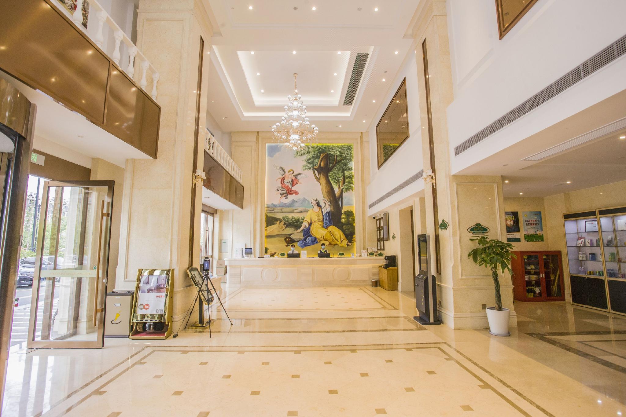 Vienna International Hotel (Dongwu South Road Hongzhuang Metro Station) 6/24