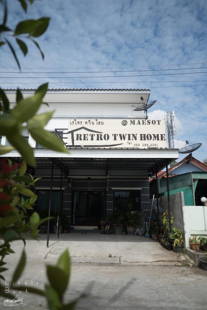 Retro Twin Home At Maesot 4/47