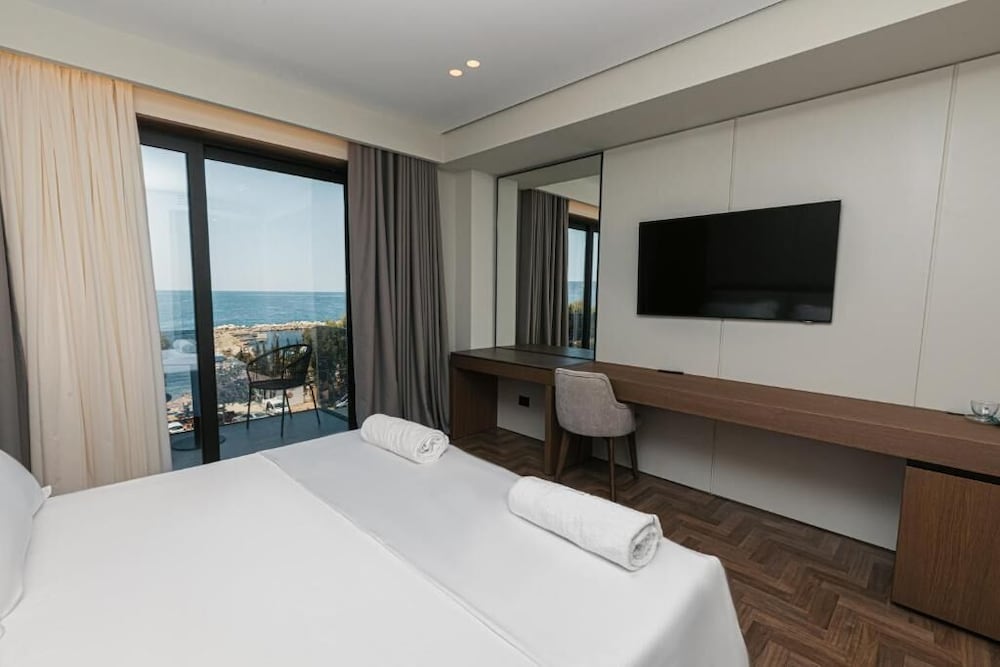 Mazarine Hotel and Restaurant 24/59