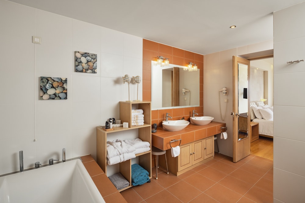 Akrotiri Beach - Adults Only 40/68