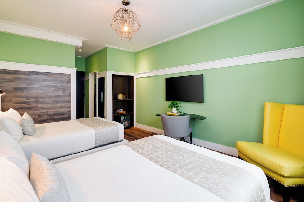 ROOM, DOUBLE BED