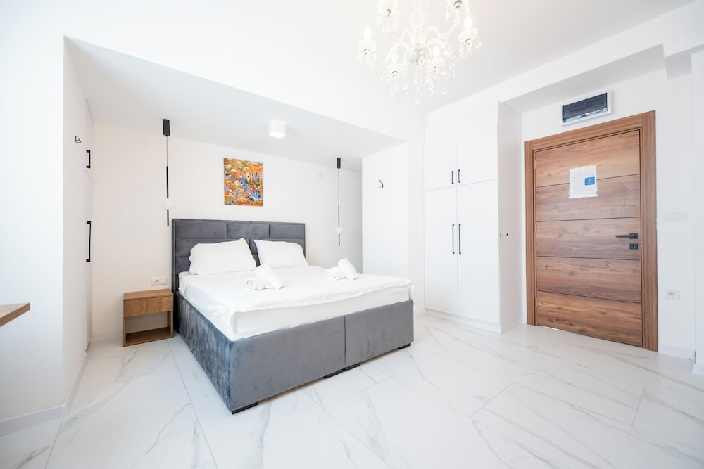 Kings Palace Suites 9/50
