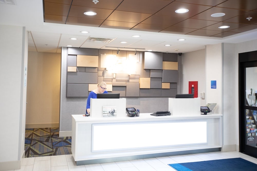 Holiday Inn Express Hoteland Suites Knoxville Farragut 7/63