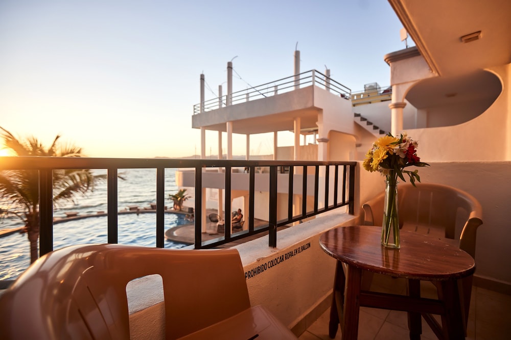 The Alondra Hotel 43/58
