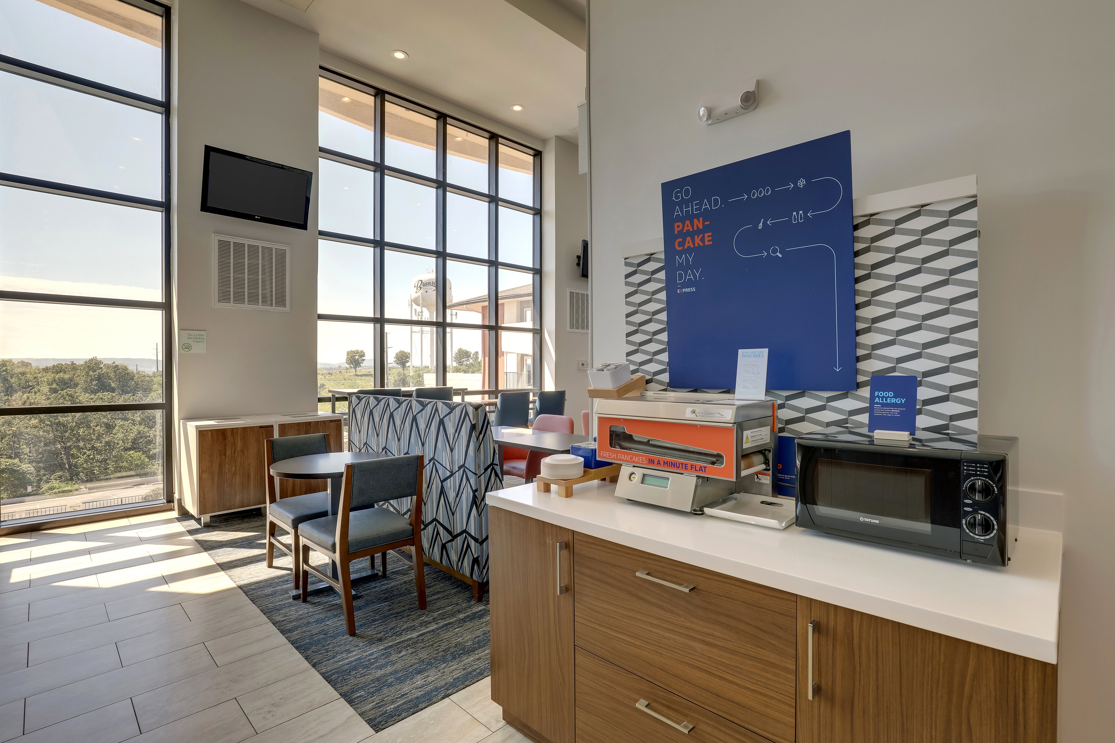 Holiday Inn Express Hotel Suites Branson 76 Cent 47/73