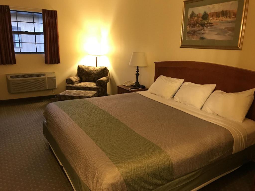 1 Queen Bed - Micfridge, Non-smoking