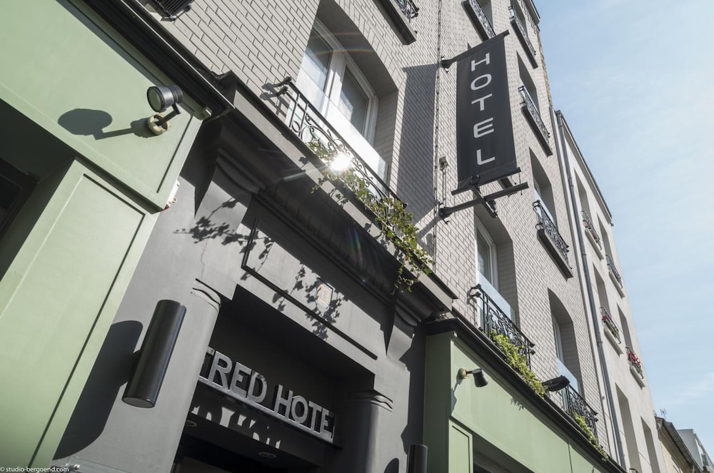 Fred Hotel 2/70