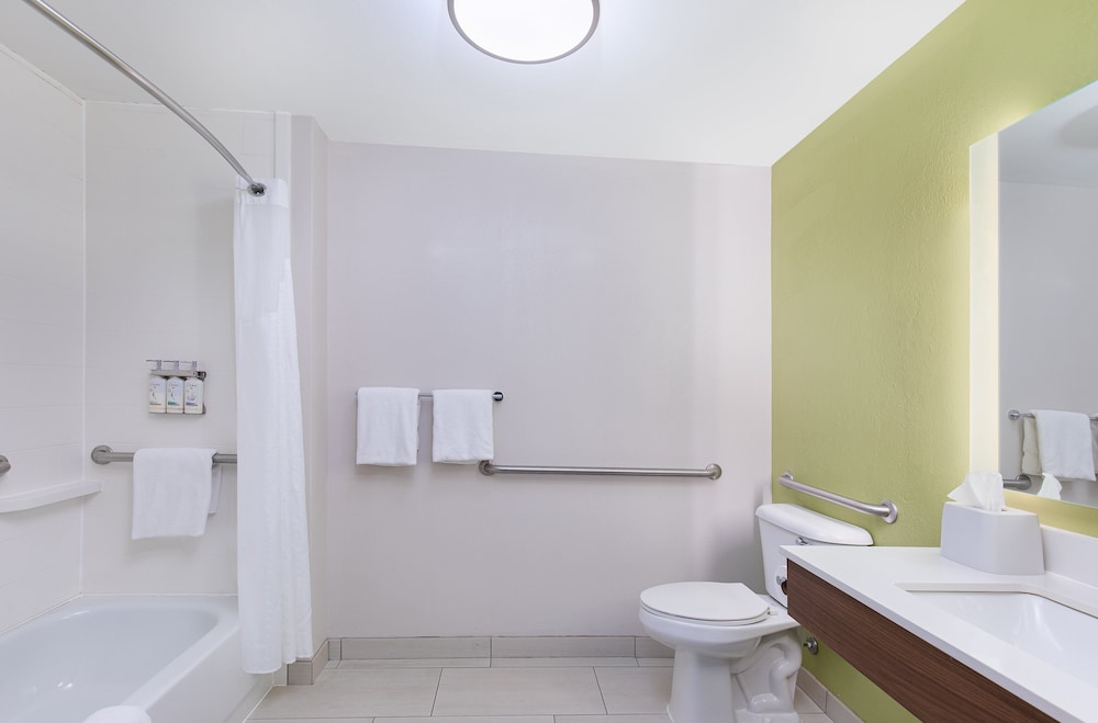 Holiday Inn Express & Suites Birmingham - Inverness 280, an IHG Hotel 74/74