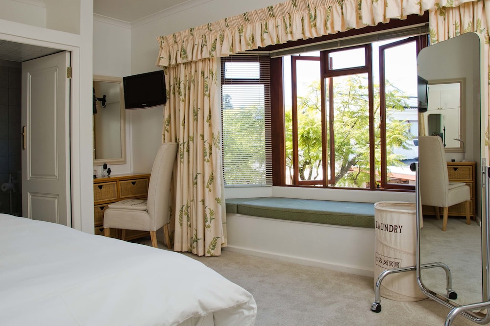 SUITE, BAY VIEW