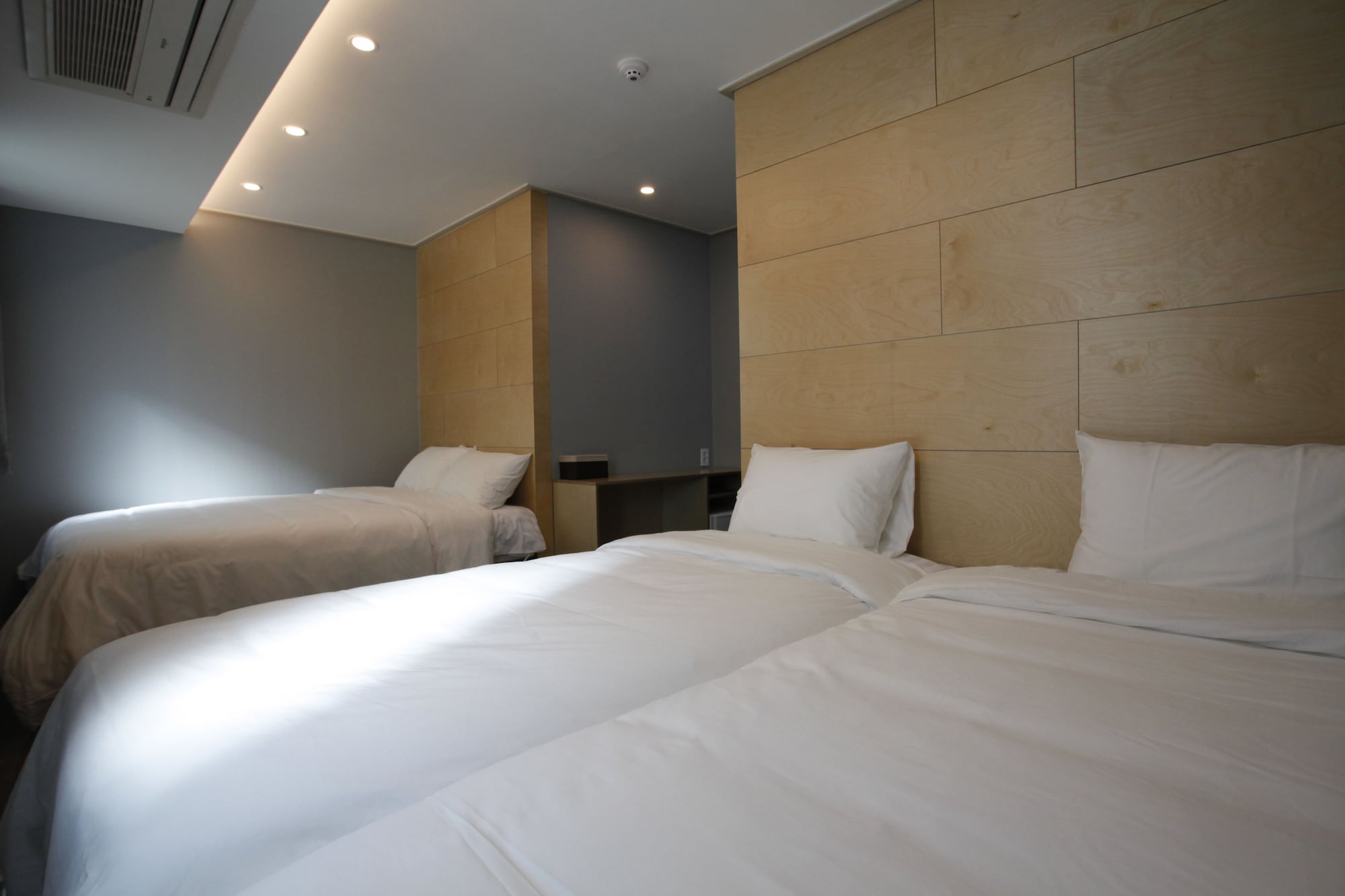 SUPERIOR, TRIPLE, MULTIPLE BEDS